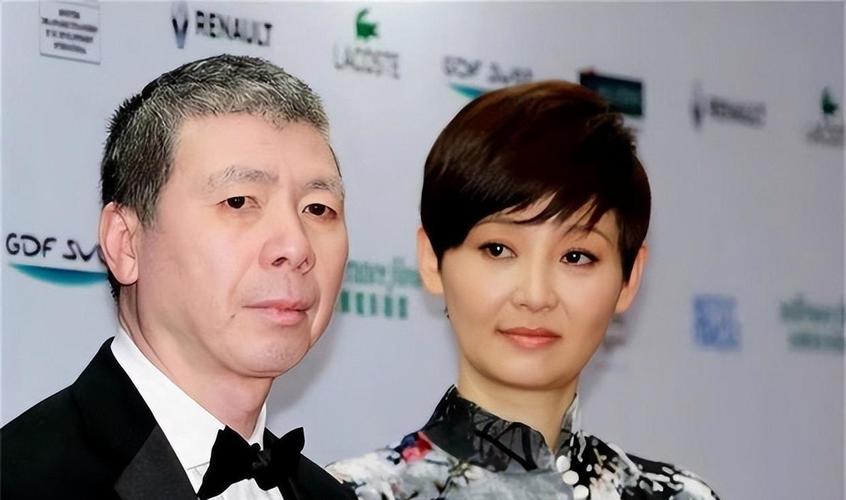王中王493333特马王中王和冯小刚养女高中毕业与冯小刚收养的女儿